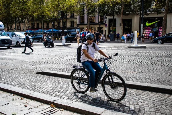 Paris France September 2022 People Cycling Streets Bicycles Widely Used — стоковое фото