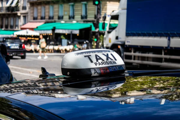 Paris France September 2022 Taxi Driving Streets Paris Mode Transport — Stockfoto