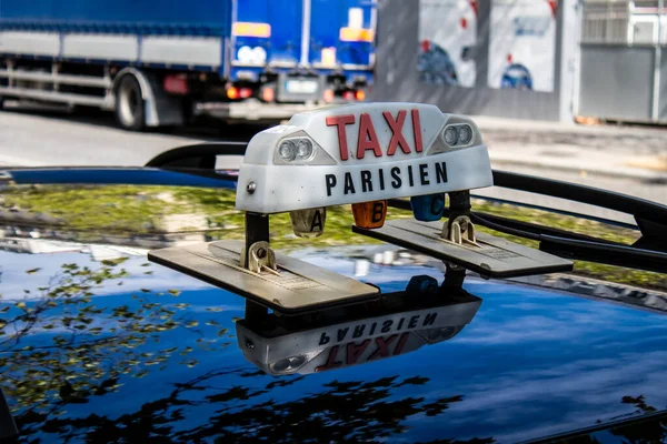 Paris France September 2022 Taxi Driving Streets Paris Mode Transport — Stock Photo, Image