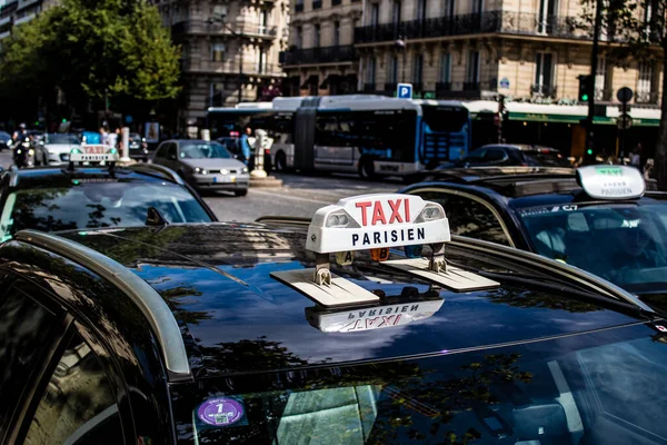 Paris France September 2022 Taxi Driving Streets Paris Mode Transport — ストック写真