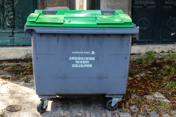 Paris France September 2022 Garbage Container Downtown Area Paris Emblematic — Zdjęcie stockowe