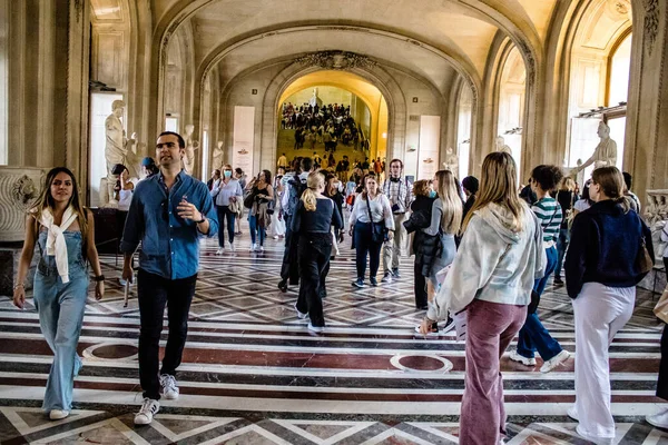 Paříž Francie Září 2022 Louvre Největší Muzeum Světě Ikonickým Místem — Stock fotografie