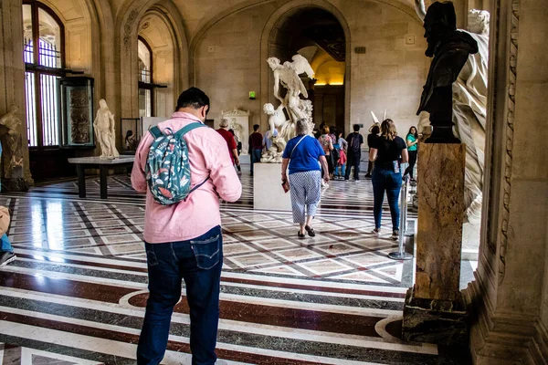 Paříž Francie Září 2022 Louvre Největší Muzeum Světě Ikonickým Místem — Stock fotografie