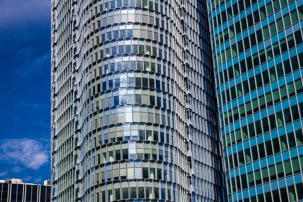 フランス 9月12 2022大パリに位置するビジネス地区であるLa Defenseの都市景観と建築は エスプラネードの中心部にある有名なアーチを囲む高層ビル — ストック写真