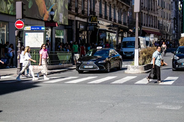 París Francia Septiembre 2022 Taxi Que Conduce Por Las Calles — Foto de Stock