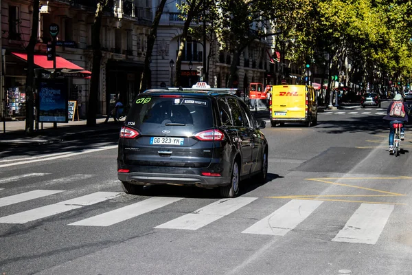 París Francia Septiembre 2022 Taxi Que Conduce Por Las Calles — Foto de Stock