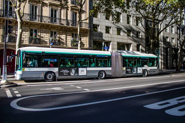 París Francia Septiembre 2022 Autobús Que Conduce Por Las Calles — Foto de Stock