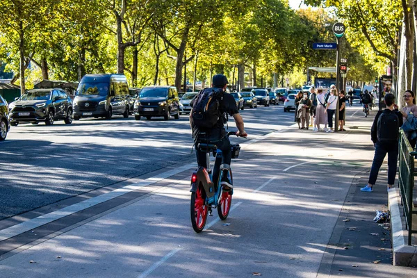 Paris France September 2022 People Cycling Streets Bicycles Widely Used — Stock Photo, Image
