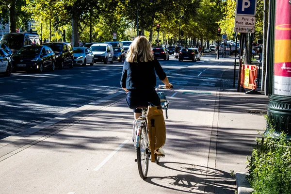 Paris France September 2022 People Cycling Streets Bicycles Widely Used — Stock Photo, Image