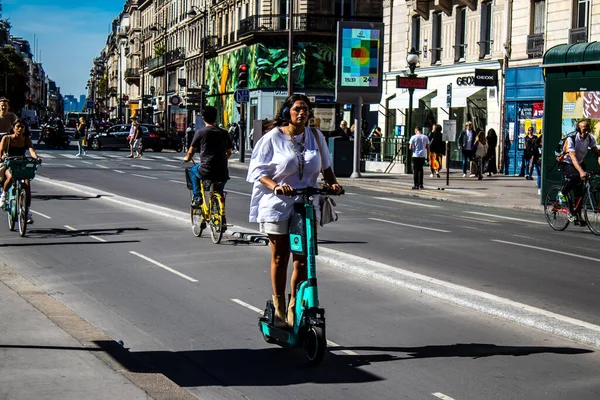Париж Франция Сентября 2022 Года Люди Катающиеся Электрическом Скутере Улицам — стоковое фото