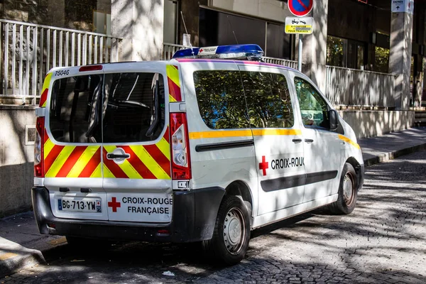 París Francia Septiembre 2022 Ambulancia Recorriendo Las Calles París Durante —  Fotos de Stock
