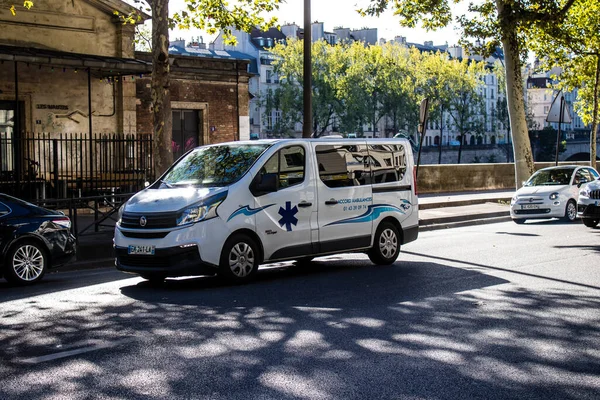 París Francia Septiembre 2022 Ambulancia Recorriendo Las Calles París Durante — Foto de Stock