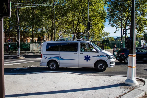 París Francia Septiembre 2022 Ambulancia Recorriendo Las Calles París Durante — Foto de Stock
