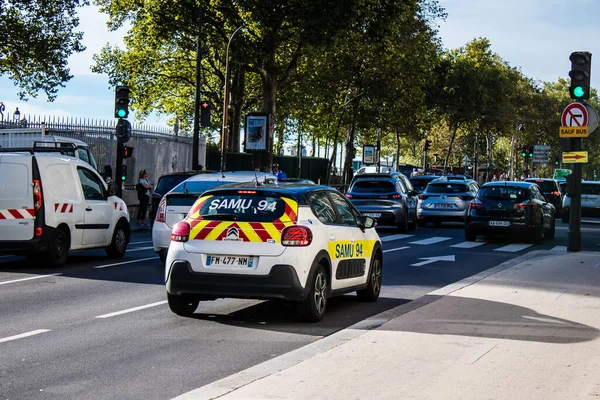 París Francia Septiembre 2022 Ambulancia Recorriendo Las Calles París Durante — Foto de Stock