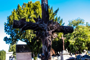 Reims, Fransa - 22 Eylül 2022 Kuzey Mezarlığı Reims şehrindeki en eski mezarlıktır. 18. yüzyılın sonunda inşa edilen bina, ünlü Reims vatandaşlarının kalıntılarını içeriyor.