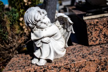 Reims, Fransa - 22 Eylül 2022 Kuzey Mezarlığı Reims şehrindeki en eski mezarlıktır. 18. yüzyılın sonunda inşa edilen bina, ünlü Reims vatandaşlarının kalıntılarını içeriyor.