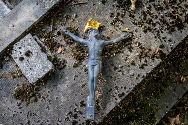 Reims, Fransa - 22 Eylül 2022 Kuzey Mezarlığı Reims şehrindeki en eski mezarlıktır. 18. yüzyılın sonunda inşa edilen bina, ünlü Reims vatandaşlarının kalıntılarını içeriyor.