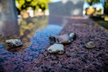 Reims, Fransa - 22 Eylül 2022 Kuzey Mezarlığı Reims şehrindeki en eski mezarlıktır. 18. yüzyılın sonunda inşa edilen bina, ünlü Reims vatandaşlarının kalıntılarını içeriyor.