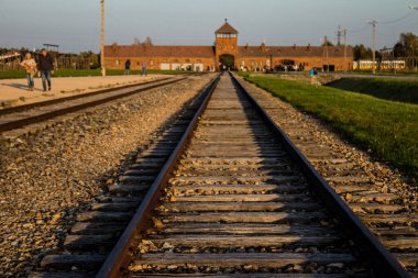 Oswiecim, Polonya - 7 Ekim 2022 Birkenau, Üçüncü Reich 'taki en büyük toplama kampı kompleksi, hem toplama kampı hem de Yahudileri yok etmek için inşa edilmiş bir imha merkezi.
