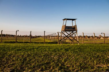 Oswiecim, Polonya - 7 Ekim 2022 Birkenau, Üçüncü Reich 'taki en büyük toplama kampı kompleksi, hem toplama kampı hem de Yahudileri yok etmek için inşa edilmiş bir imha merkezi.