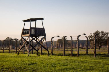 Oswiecim, Polonya - 7 Ekim 2022 Birkenau, Üçüncü Reich 'taki en büyük toplama kampı kompleksi, hem toplama kampı hem de Yahudileri yok etmek için inşa edilmiş bir imha merkezi.