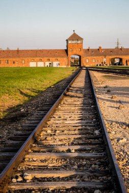 Oswiecim, Polonya - 7 Ekim 2022 Birkenau, Üçüncü Reich 'taki en büyük toplama kampı kompleksi, hem toplama kampı hem de Yahudileri yok etmek için inşa edilmiş bir imha merkezi.