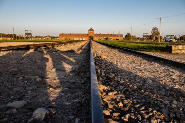 Oswiecim, Polonya - 7 Ekim 2022 Birkenau, Üçüncü Reich 'taki en büyük toplama kampı kompleksi, hem toplama kampı hem de Yahudileri yok etmek için inşa edilmiş bir imha merkezi.