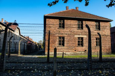 Oswiecim, Polonya - 7 Ekim 2022 Auschwitz, Üçüncü Reich 'taki en büyük toplama kampı kompleksi, hem toplama kampı hem de Yahudi halkını yok etmek için inşa edilmiş bir imha merkezi.