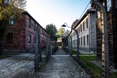 Oswiecim, Polonya - 7 Ekim 2022 Auschwitz, Üçüncü Reich 'taki en büyük toplama kampı kompleksi, hem toplama kampı hem de Yahudi halkını yok etmek için inşa edilmiş bir imha merkezi.