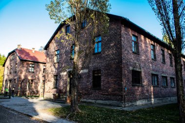 Oswiecim, Polonya - 7 Ekim 2022 Auschwitz, Üçüncü Reich 'taki en büyük toplama kampı kompleksi, hem toplama kampı hem de Yahudi halkını yok etmek için inşa edilmiş bir imha merkezi.