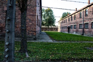 Oswiecim, Polonya - 7 Ekim 2022 Auschwitz, Üçüncü Reich 'taki en büyük toplama kampı kompleksi, hem toplama kampı hem de Yahudi halkını yok etmek için inşa edilmiş bir imha merkezi.