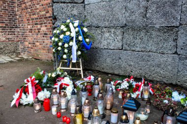 Oswiecim, Polonya - 7 Ekim 2022 Auschwitz, Üçüncü Reich 'taki en büyük toplama kampı kompleksi, hem toplama kampı hem de Yahudi halkını yok etmek için inşa edilmiş bir imha merkezi.