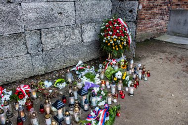 Oswiecim, Polonya - 7 Ekim 2022 Auschwitz, Üçüncü Reich 'taki en büyük toplama kampı kompleksi, hem toplama kampı hem de Yahudi halkını yok etmek için inşa edilmiş bir imha merkezi.