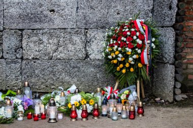 Oswiecim, Polonya - 7 Ekim 2022 Auschwitz, Üçüncü Reich 'taki en büyük toplama kampı kompleksi, hem toplama kampı hem de Yahudi halkını yok etmek için inşa edilmiş bir imha merkezi.