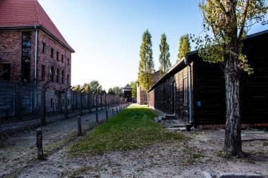 Oswiecim, Polonya - 7 Ekim 2022 Auschwitz, Üçüncü Reich 'taki en büyük toplama kampı kompleksi, hem toplama kampı hem de Yahudi halkını yok etmek için inşa edilmiş bir imha merkezi.