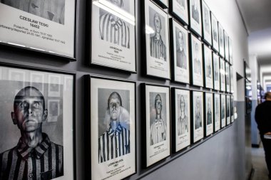 Oswiecim, Polonya - 7 Ekim 2022 Auschwitz, Üçüncü Reich 'taki en büyük toplama kampı kompleksi, hem toplama kampı hem de Yahudi halkını yok etmek için inşa edilmiş bir imha merkezi.