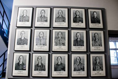 Oswiecim, Polonya - 7 Ekim 2022 Auschwitz, Üçüncü Reich 'taki en büyük toplama kampı kompleksi, hem toplama kampı hem de Yahudi halkını yok etmek için inşa edilmiş bir imha merkezi.