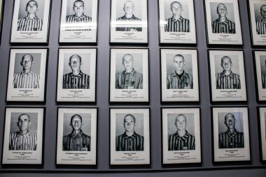 Oswiecim, Polonya - 7 Ekim 2022 Auschwitz, Üçüncü Reich 'taki en büyük toplama kampı kompleksi, hem toplama kampı hem de Yahudi halkını yok etmek için inşa edilmiş bir imha merkezi.