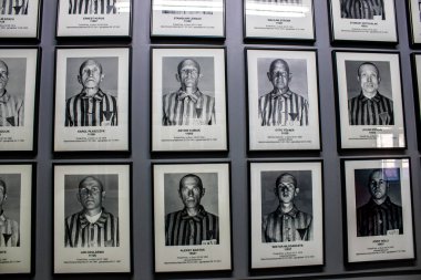 Oswiecim, Polonya - 7 Ekim 2022 Auschwitz, Üçüncü Reich 'taki en büyük toplama kampı kompleksi, hem toplama kampı hem de Yahudi halkını yok etmek için inşa edilmiş bir imha merkezi.