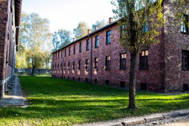 Oswiecim, Polonya - 7 Ekim 2022 Auschwitz, Üçüncü Reich 'taki en büyük toplama kampı kompleksi, hem toplama kampı hem de Yahudi halkını yok etmek için inşa edilmiş bir imha merkezi.