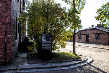 Oswiecim, Polonya - 7 Ekim 2022 Auschwitz, Üçüncü Reich 'taki en büyük toplama kampı kompleksi, hem toplama kampı hem de Yahudi halkını yok etmek için inşa edilmiş bir imha merkezi.