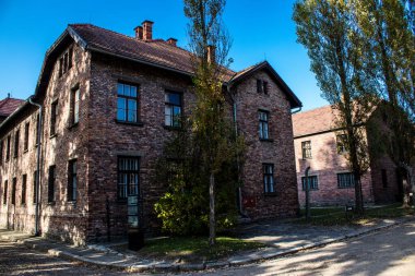 Oswiecim, Polonya - 7 Ekim 2022 Auschwitz, Üçüncü Reich 'taki en büyük toplama kampı kompleksi, hem toplama kampı hem de Yahudi halkını yok etmek için inşa edilmiş bir imha merkezi.