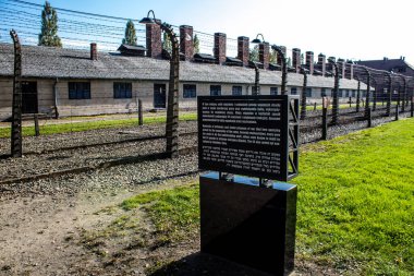 Oswiecim, Polonya - 7 Ekim 2022 Auschwitz, Üçüncü Reich 'taki en büyük toplama kampı kompleksi, hem toplama kampı hem de Yahudi halkını yok etmek için inşa edilmiş bir imha merkezi.