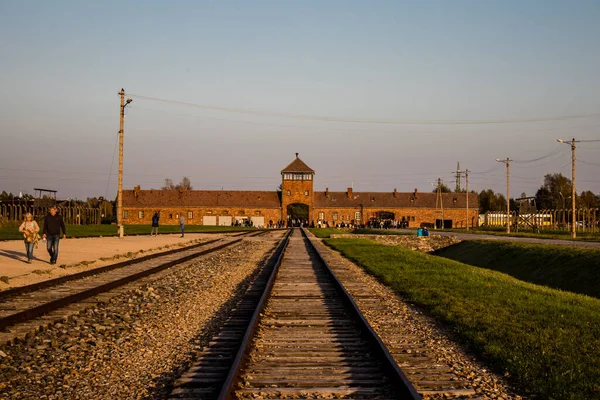 Oswiecim, Polonya - 7 Ekim 2022 Birkenau, Üçüncü Reich 'taki en büyük toplama kampı kompleksi, hem toplama kampı hem de Yahudileri yok etmek için inşa edilmiş bir imha merkezi.