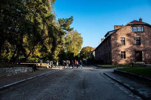 Oswiecim Polonia Octubre 2022 Personas Que Visitan Auschwitz Complejo Campos — Foto de Stock