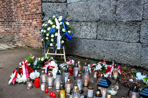 Oswiecim, Polonya - 7 Ekim 2022 Auschwitz, Üçüncü Reich 'taki en büyük toplama kampı kompleksi, hem toplama kampı hem de Yahudi halkını yok etmek için inşa edilmiş bir imha merkezi.