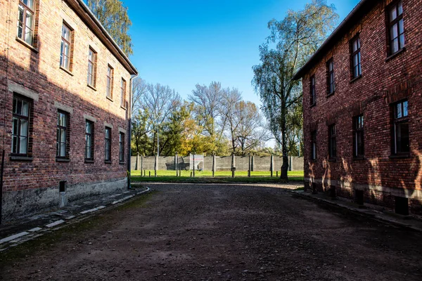 Oswiecim, Polonya - 7 Ekim 2022 Auschwitz, Üçüncü Reich 'taki en büyük toplama kampı kompleksi, hem toplama kampı hem de Yahudi halkını yok etmek için inşa edilmiş bir imha merkezi.