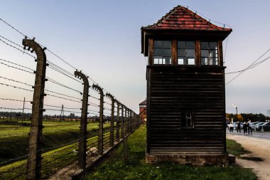 Oswiecim, Polonya - 7 Ekim 2022 Birkenau, Üçüncü Reich 'taki en büyük toplama kampı kompleksi, hem toplama kampı hem de Yahudileri yok etmek için inşa edilmiş bir imha merkezi.