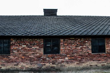 Oswiecim, Polonya - 7 Ekim 2022 Birkenau, Üçüncü Reich 'taki en büyük toplama kampı kompleksi, hem toplama kampı hem de Yahudileri yok etmek için inşa edilmiş bir imha merkezi.