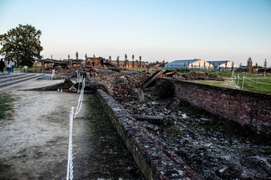 Oswiecim, Polonya - 7 Ekim 2022 Birkenau, Üçüncü Reich 'taki en büyük toplama kampı kompleksi, hem toplama kampı hem de Yahudileri yok etmek için inşa edilmiş bir imha merkezi.